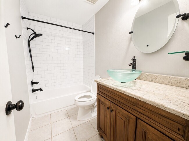 Photo - 1206 Park Knoll Ln