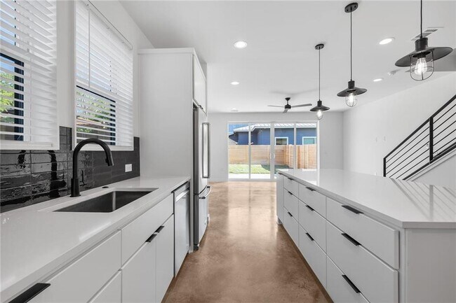 Photo - 914 Taulbee Ln
