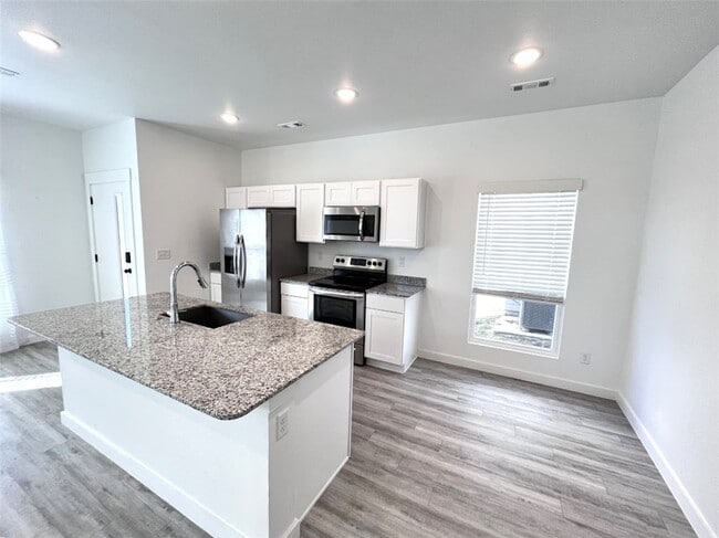 Photo - 950 Ventnor Ave