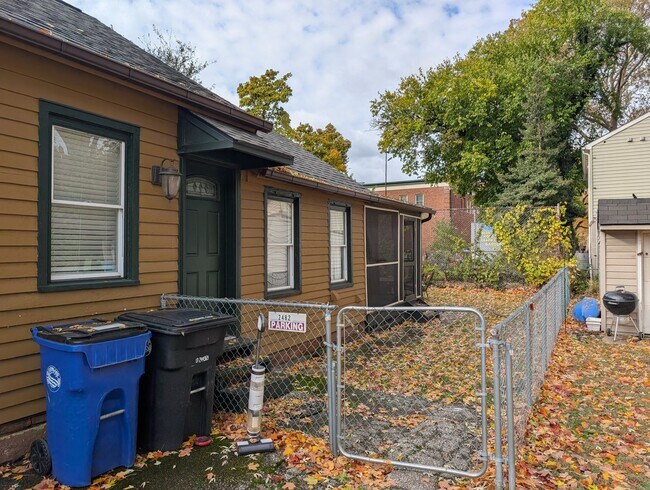 Photo - 2484 W 10th St Unidad Back House