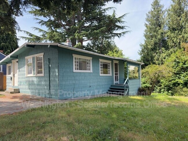 Building Photo - 2106 42nd Ave SW
