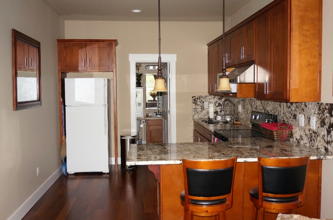 Photo - 9003 105 Ave SW