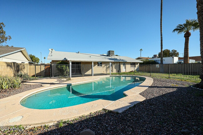 Building Photo - 3715 W Yucca St Rental
