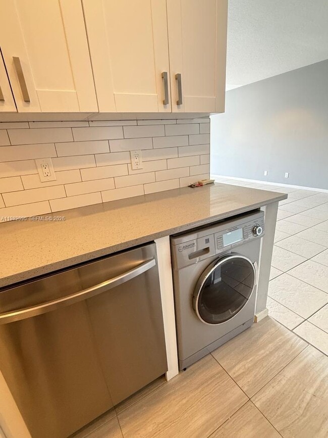 Photo - 2261 NE 67th St Unidad 1823