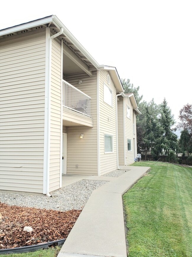 Building Photo - 591 Eastmont Ave Unit B