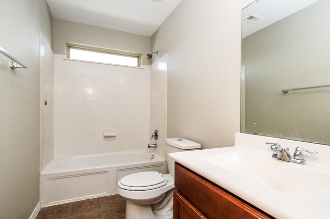 Building Photo - 4315 Amaryllis Ave