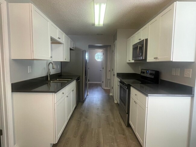 Photo - 212 Lustan Dr