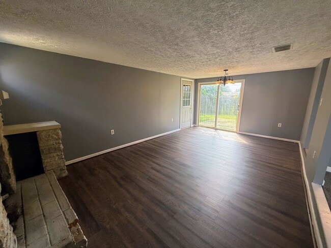 Photo - 638 Clifford Ave