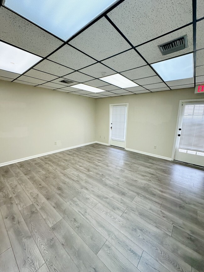 Photo - 212 Exchange Pl