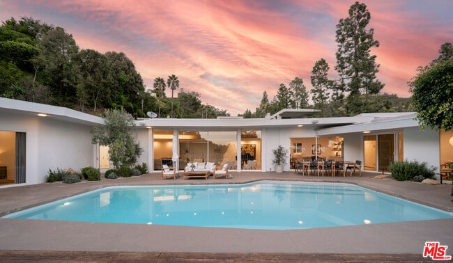 Building Photo - 1121 Loma Vista Dr