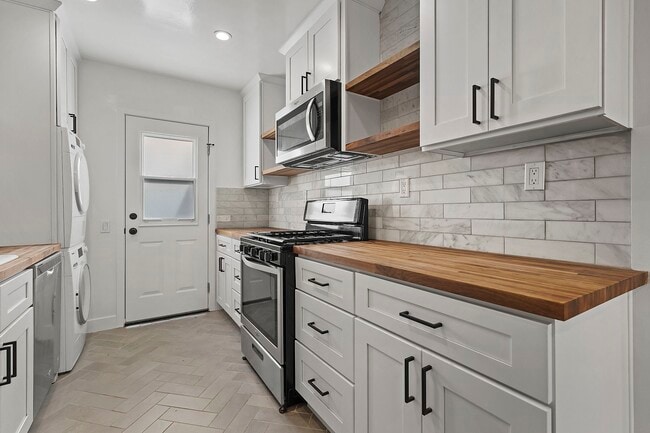 Photo - 654 Ozone St, Santa Monica, CA 90405