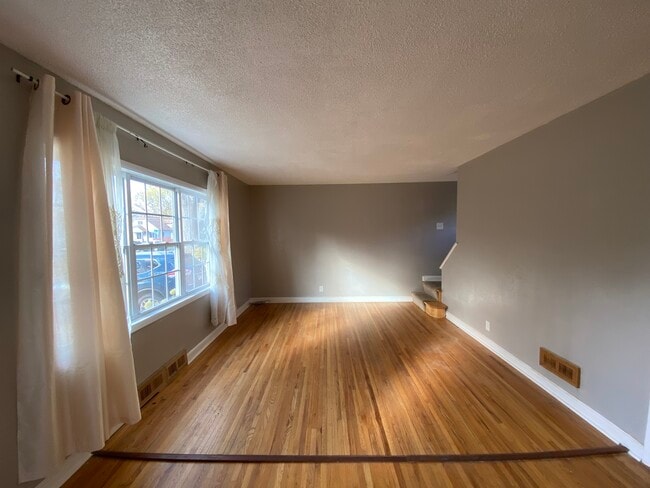 Photo - 18 9th Ave NW