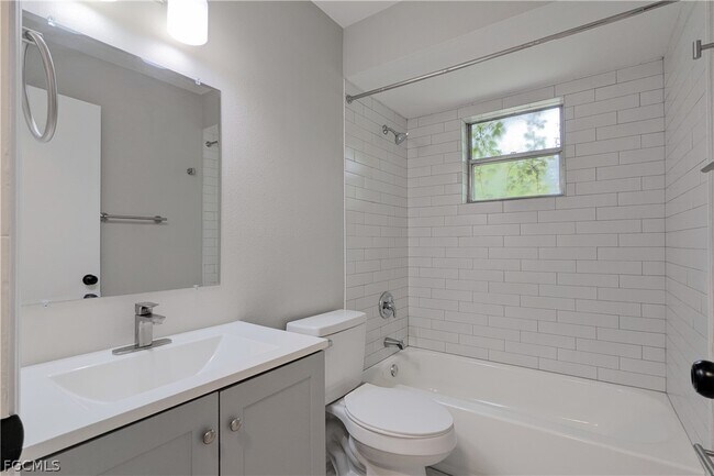 Photo - 427 NE Pine Island Ln