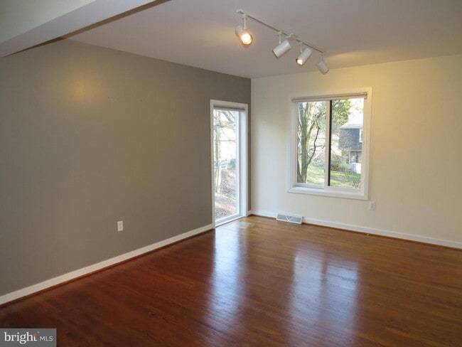 Photo - 30 Kings Grant Rd