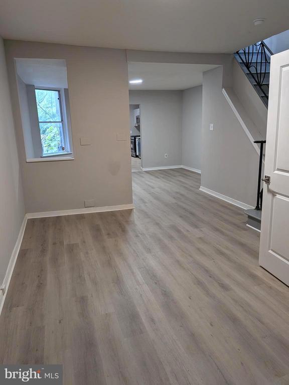 Building Photo - 5828 Chestnut St Rental