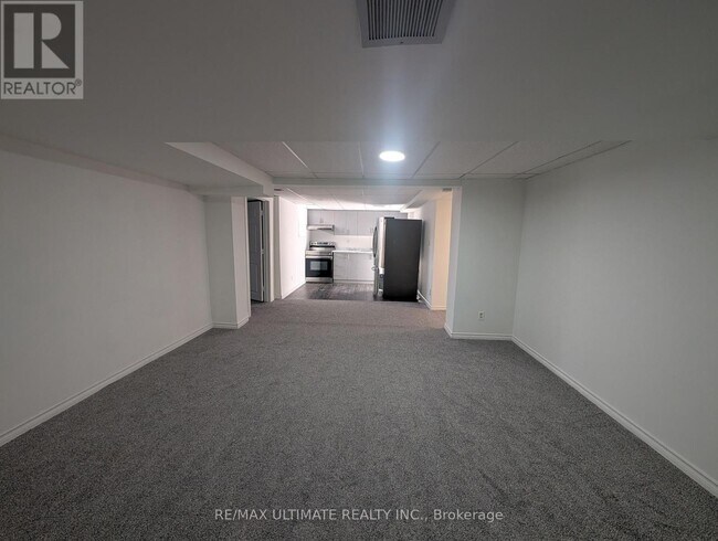 Photo - 573 Sheppard Ave