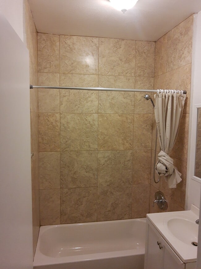 Photo - 941 E 52nd Pl Apartment Unit 943