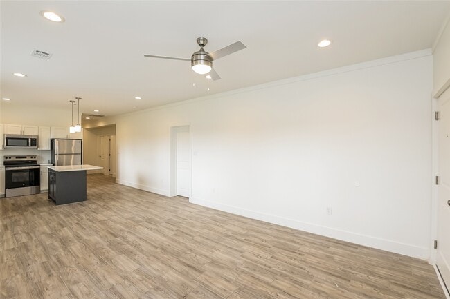 Photo - 3127 Bay St