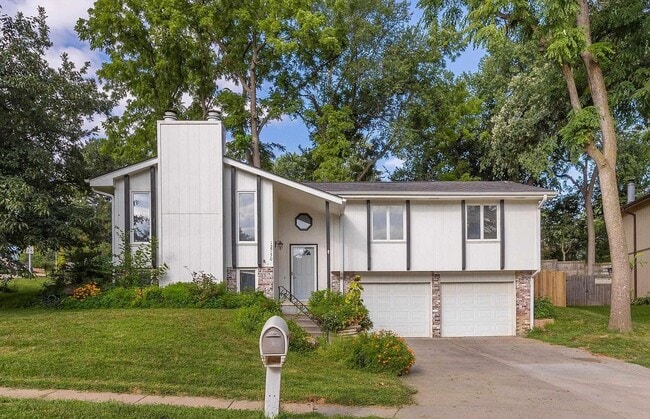 Photo - Cozy elegance meets modern convenience in ...