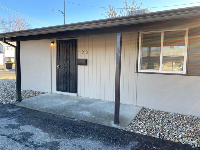 Building Photo - 2bed/1bath duplex 1 block from Vaca High S... Rental