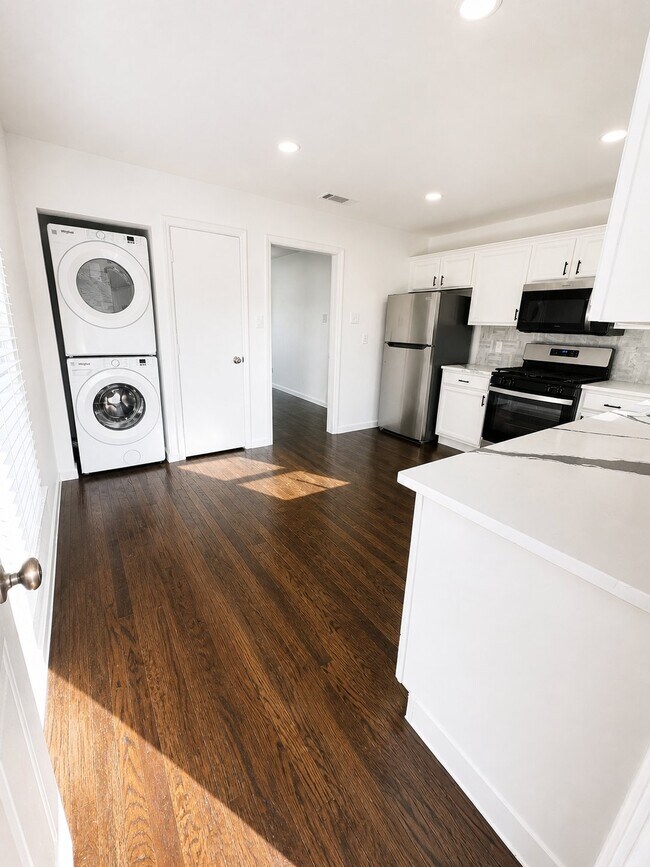 Photo - 2065 Farola Dr