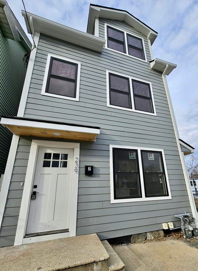 Building Photo - 239 W St Joseph St Unit 2