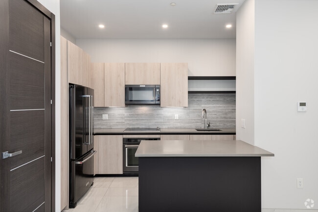 1BR, 1BA - 988SF - Kitchen - 229 Waterman St