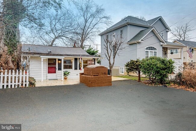 Building Photo - 21 Elm Rd