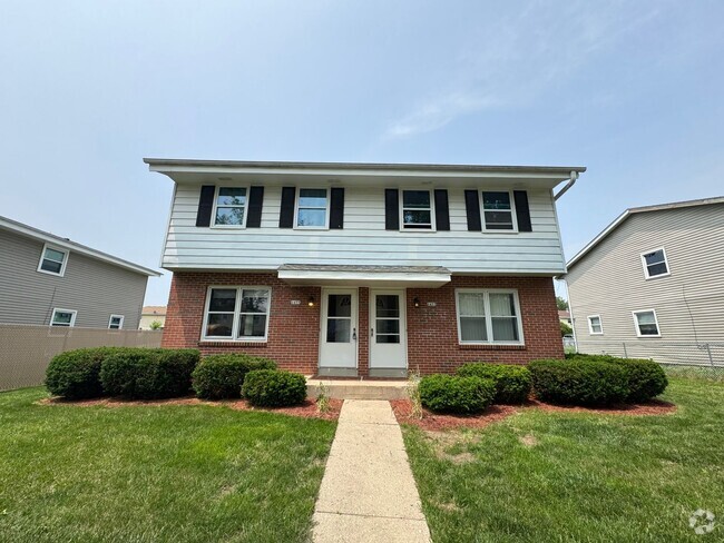 Building Photo - Your new Townhouse Awaits! 3 Bed / 1.5 Bat...
