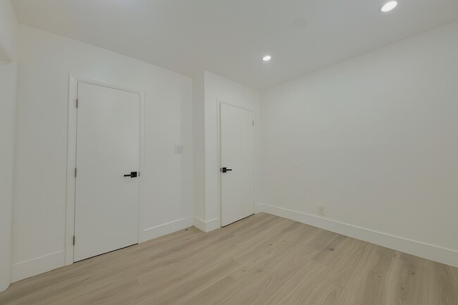 DANIA POINTE APTS