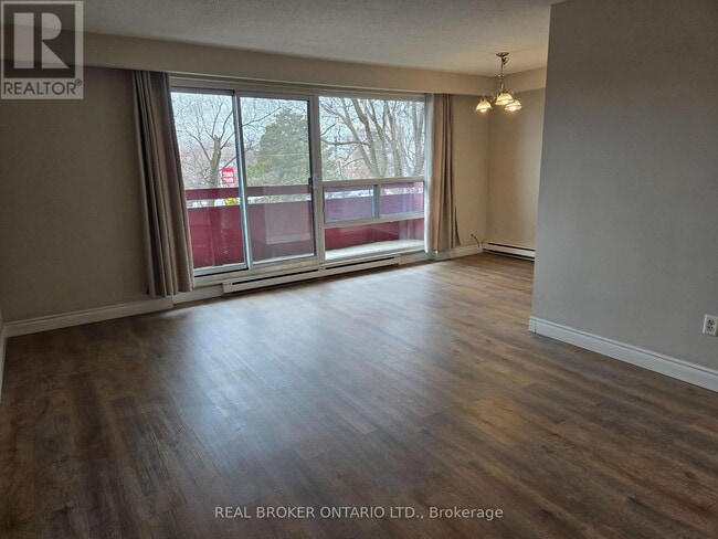 Photo - 97 Nonquon Rd Unité Apt #302