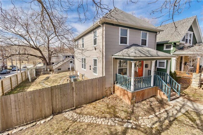 exterior - 4244 Holmes St