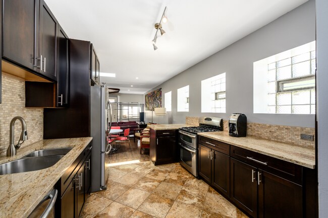 Photo - 1646 W Blackhawk St