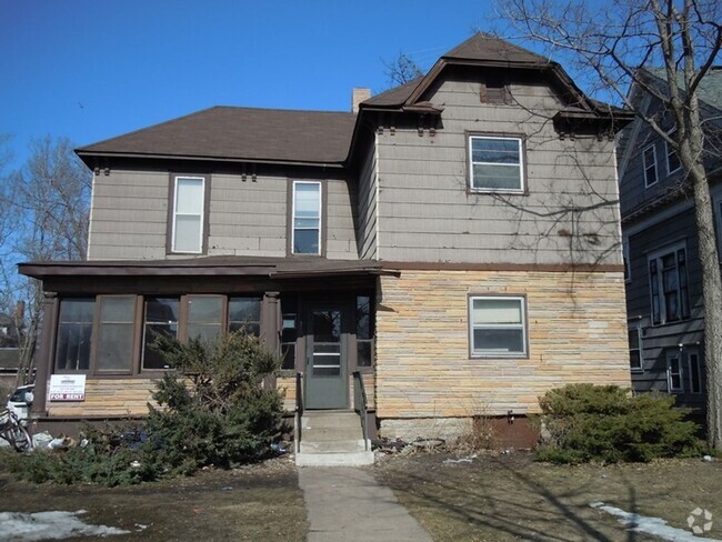 Building Photo - 8 Bedroom house w/ 3 bathrooms, 3 kitchens Unit 1/2/3