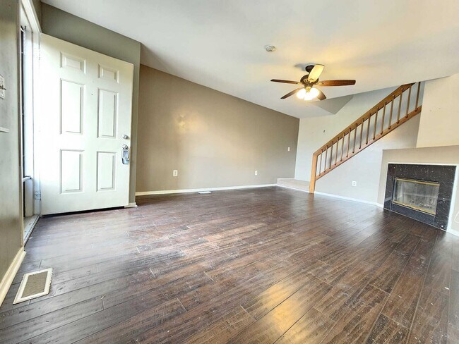 Photo - 2011 Vine Way Dr Unit 66