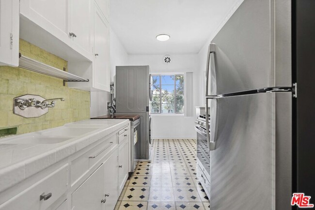 Photo - 201 S Poinsettia Pl Unidad C