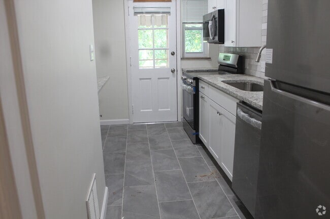 Building Photo - 1448 Elmwood Ave Unit A Rental