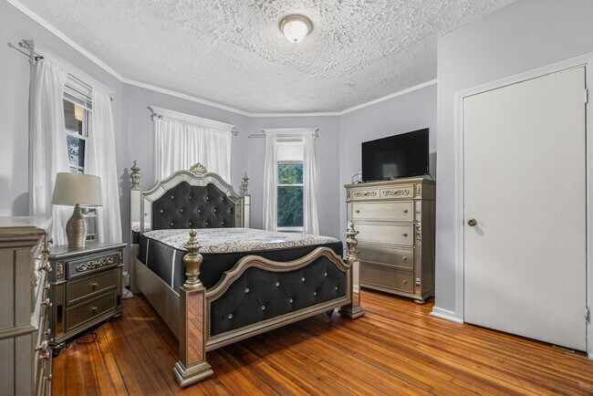 139-141-141 Homestead Ave Unit 1st Floor