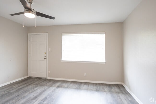 2BR, 2BA - 900SF