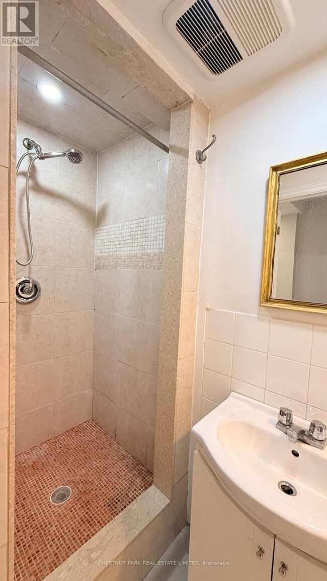 Photo - 342 Jarvis St