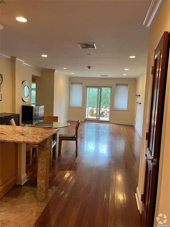 Building Photo - 171 Great Neck Rd Unit 1G Rental