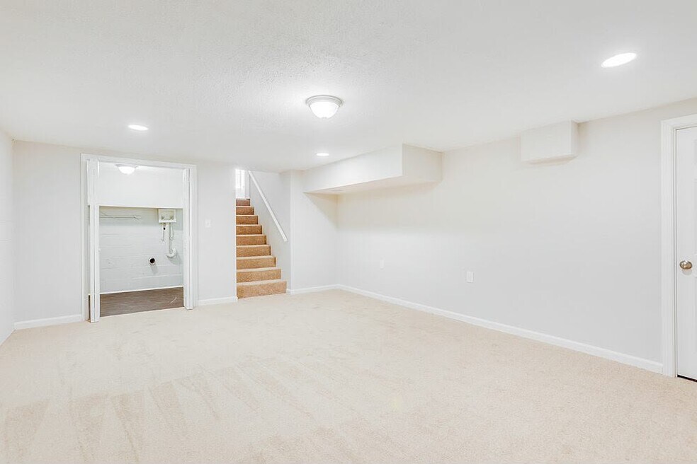 5600 N Allen Rd SE