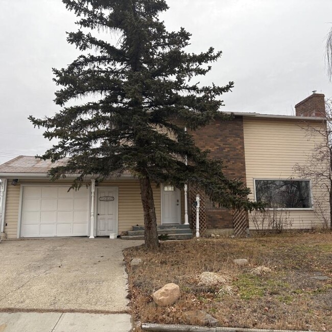 Building Photo - 3 bedroom in Grande Prairie AB T8V 3R2