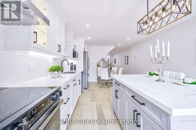 Photo - 322 Hillsdale Ave E