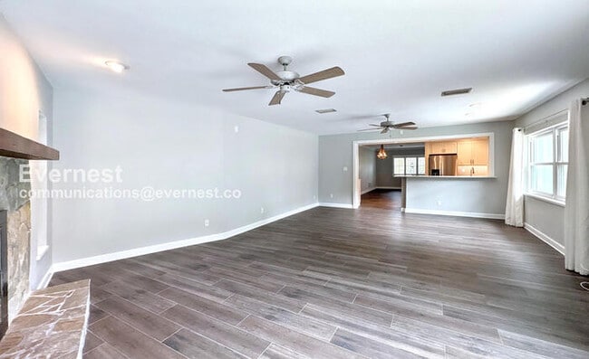 Photo - 111 Carlyle Dr