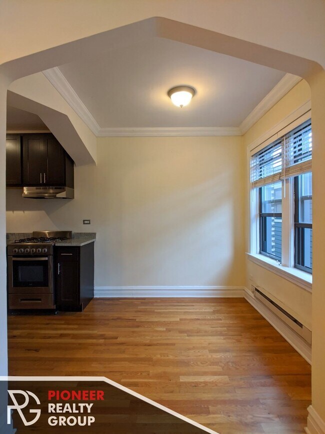 Photo - 4737 N Hermitage Ave Unit 305