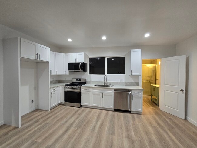 Photo - 3230 Cerritos Ave Unidad 3230 Cerritos Ave.