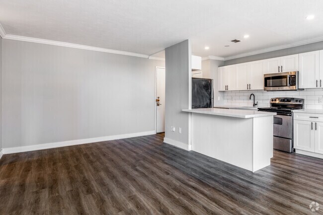 1BR, 1BA - 578SF - Kitchen/Living Room - 91 Wellesley Street Unit 704