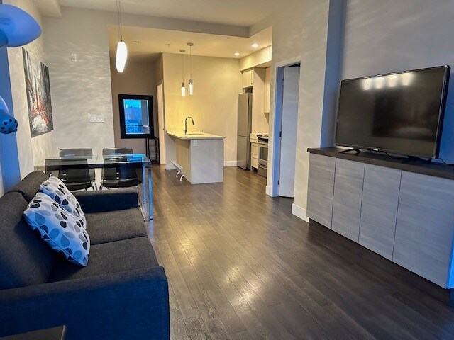 Photo - 1090 Johnson St