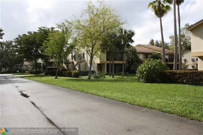 Building Photo - 109 Gardens Dr Unit 109 Gardens Drive apt 102